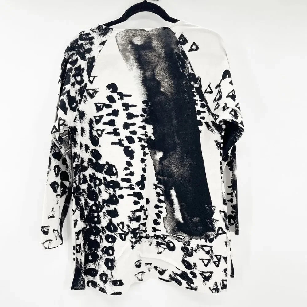Natori Printed Blouse Top Women's Size S Black White Long Sleeve V Neck - Picture 2 of 4